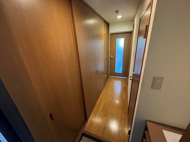玄関　411号室写真（2024.12.5撮影分）