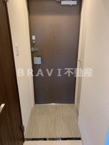玄関　【エグゼ堺筋本町】シンプルで使いやすい玄関です
