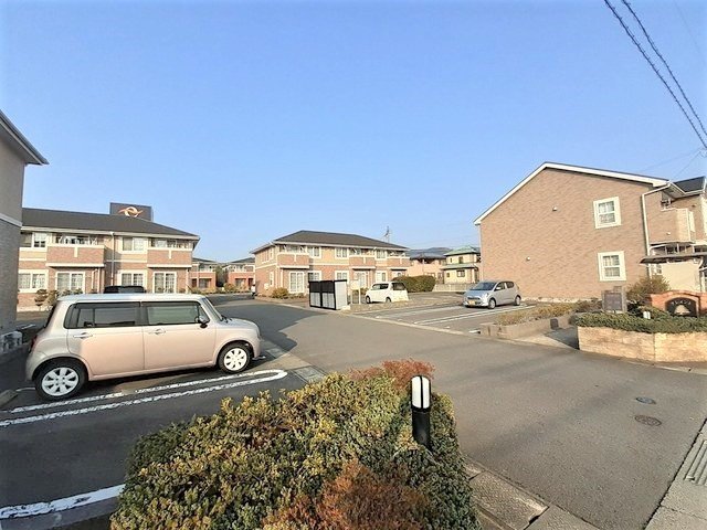 駐車場　車をお持ちの方に嬉しい駐車場付きの物件です