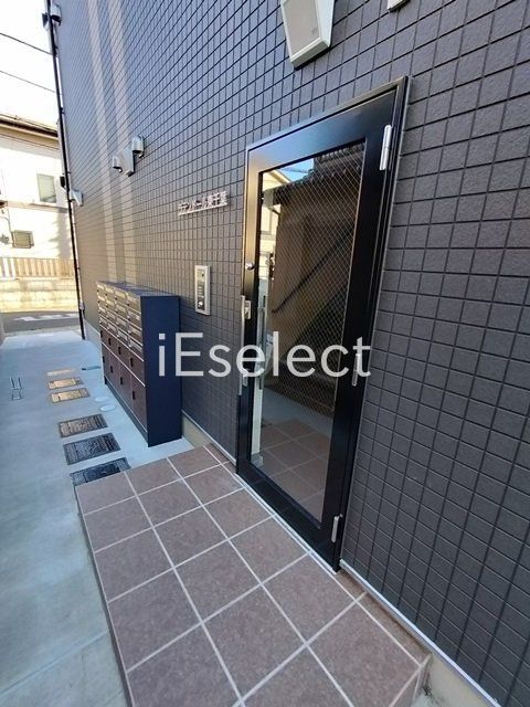 エントランス　宅配ボックス付き