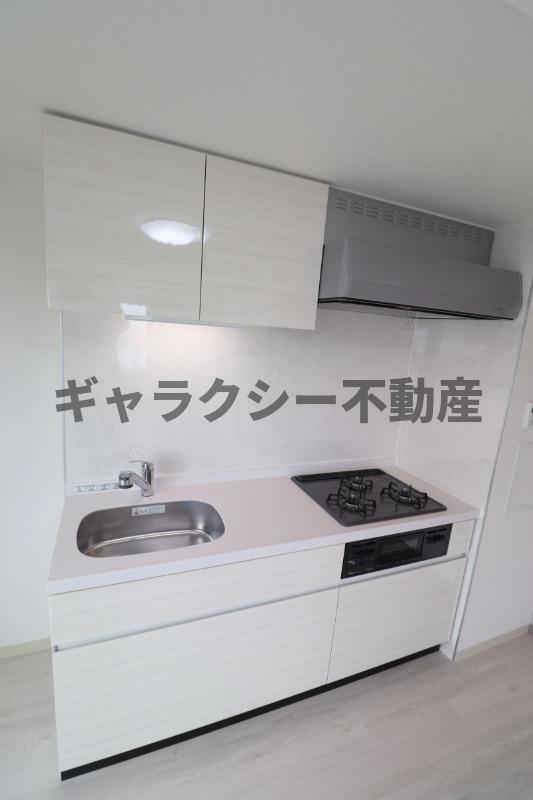 キッチン　3口コンロのシステムキッチン