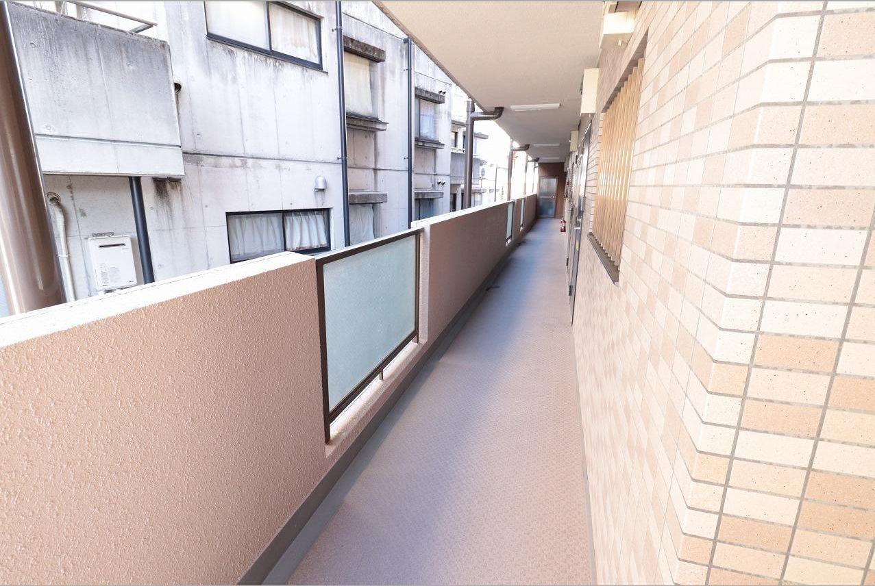 建物外観　共有廊下