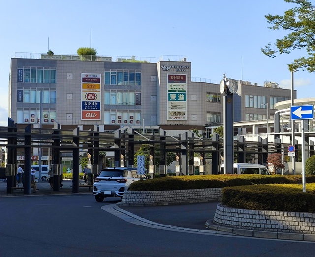 図書館　中央図書室・越谷市パスポートセンター（図書館）まで400m