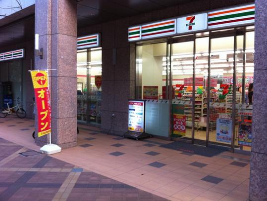 コンビニ　セブン－イレブン 港区三田１丁目店（コンビニ）まで364m