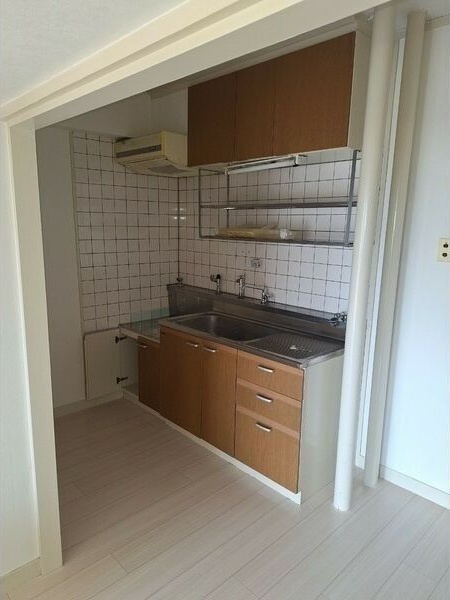 キッチン　※写真は同じマンションの違う部屋のものになります。