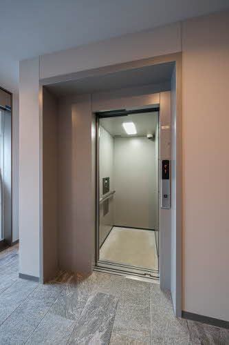 建物外観　共用エレベーター