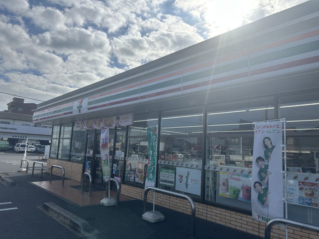コンビニ　セブンイレブン若松桜町店（コンビニ）まで2300m