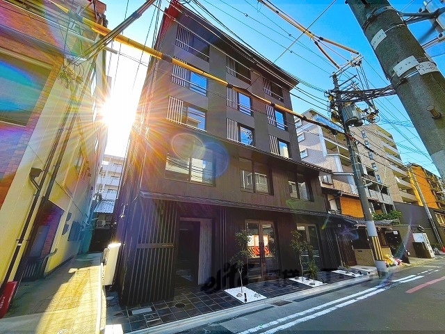 PLOWREVE富小路の外観写真