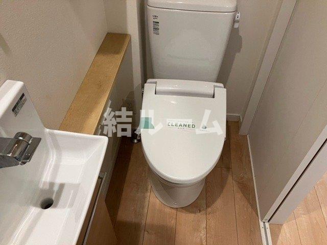 東京メトロ有楽町線 氷川台駅 徒歩8分 3階建 築12年のトイレ写真