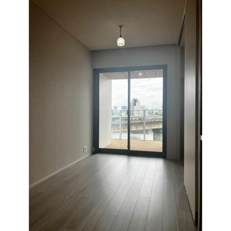 ＪＲ山手線 田町駅 徒歩14分 14階建 築1年の居間写真