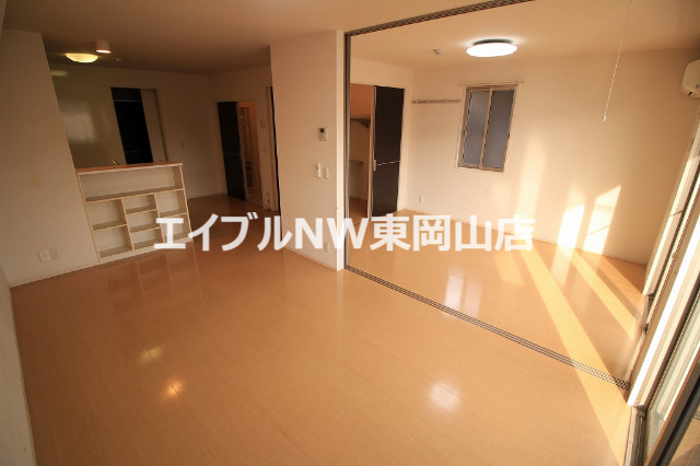 セジュール西川原の居間写真