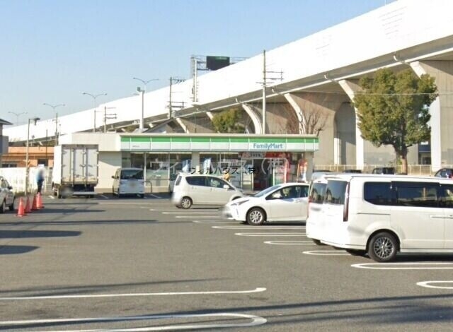 コンビニ　ファミリーマート堺平井店（コンビニ）まで598m