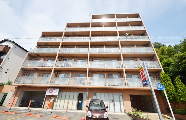 建物外観　～立派なマンションっ～