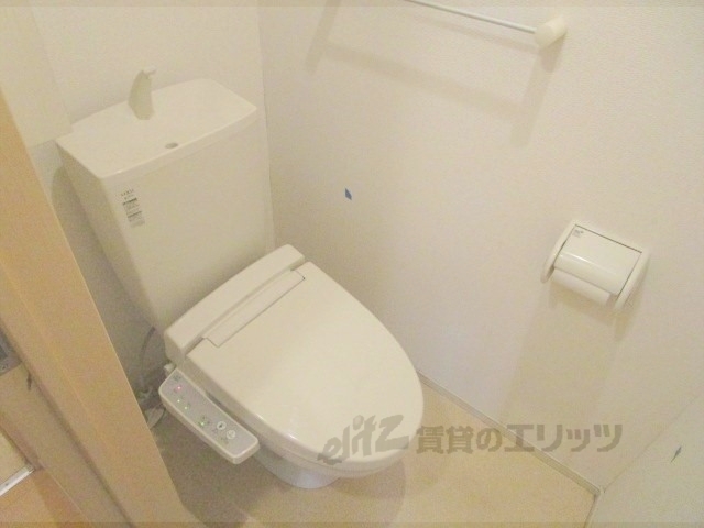 ＪＲ草津線 手原駅 徒歩8分 2階建 築13年のトイレ写真