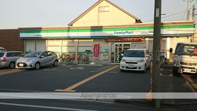 コンビニ　ファミリーマート（コンビニ）まで594m