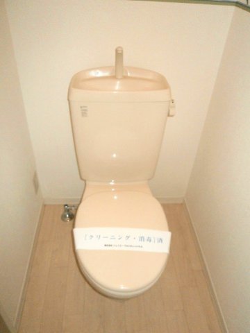 トイレ　※別号室の同仕様の参考写真です。