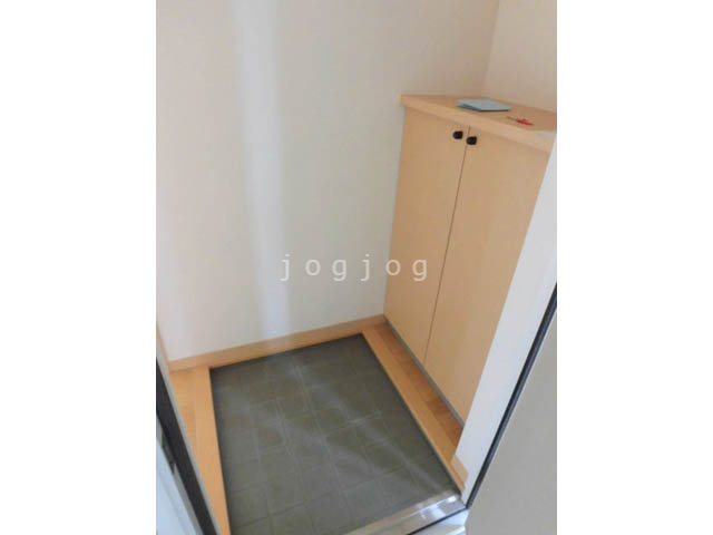 玄関　ゆったりとした玄関です。