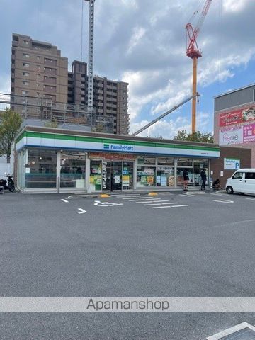 コンビニ　ファミリーマート（コンビニ）まで221m