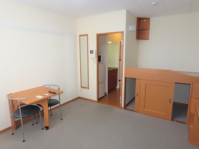 居室・リビング　ハイベッドタイプのお部屋です