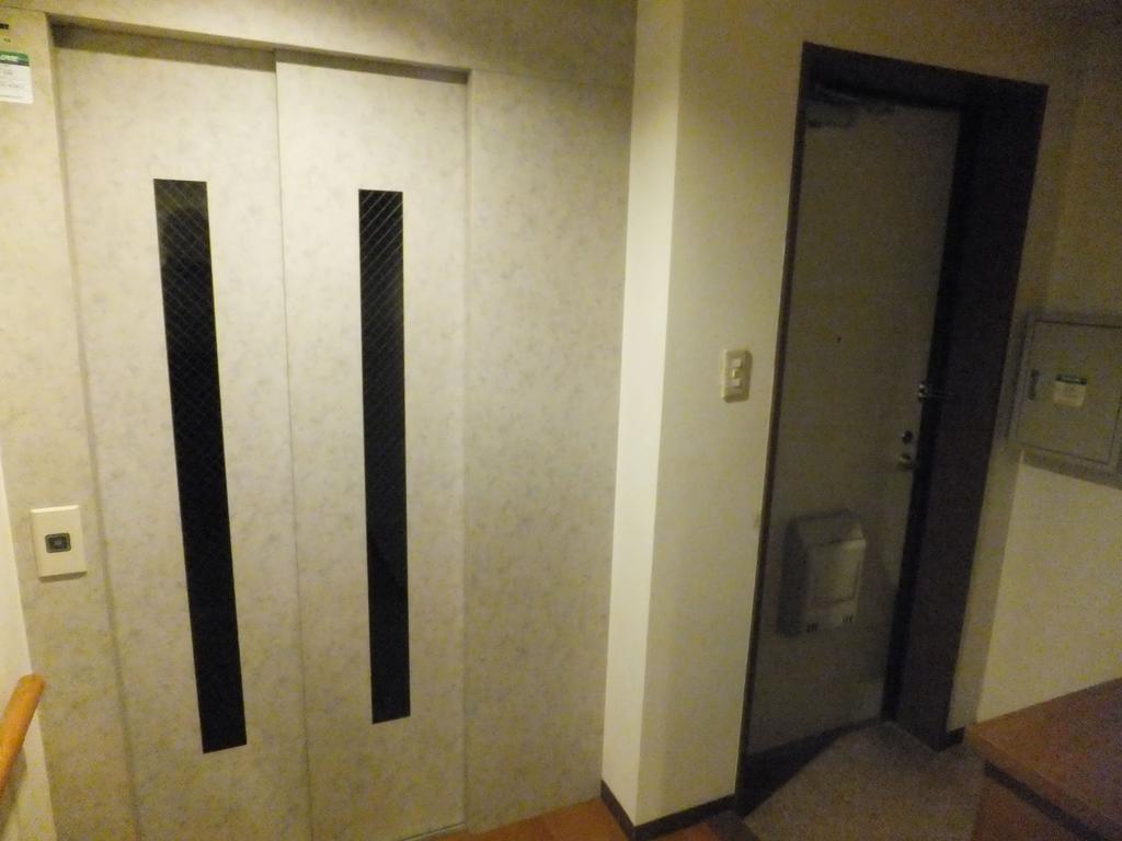 メゾンミカートの玄関写真