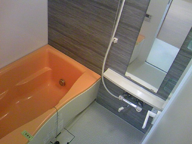 バス・シャワールーム　追い焚きと浴室換気乾燥機完備です