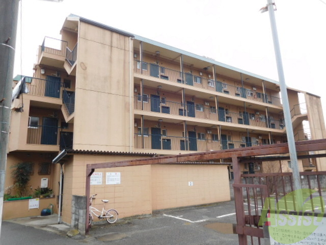建物外観　周辺住宅街でとっても静かです