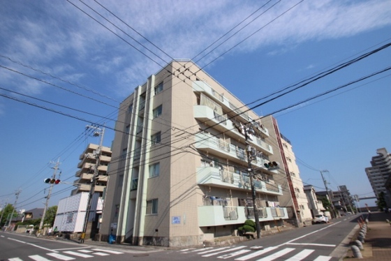 広島市佐伯区海老園のマンションの建物外観