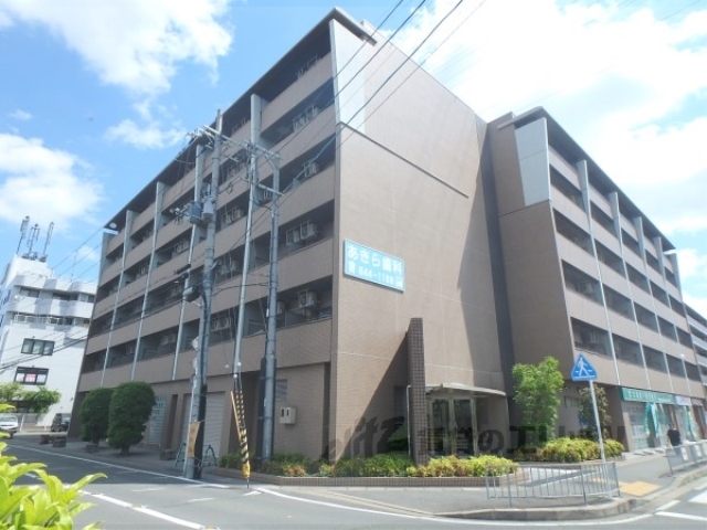 【京都市伏見区竹田段川原町のマンションの建物外観】