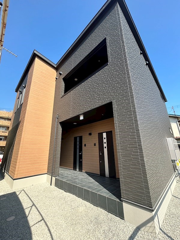 【姫路市飯田のアパートの建物外観】