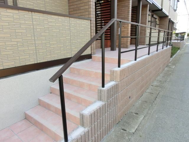 【野田市山崎貝塚町のアパートのエントランス】