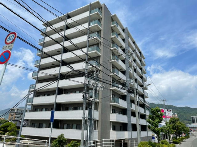 【広島市安佐南区緑井のマンションの建物外観】