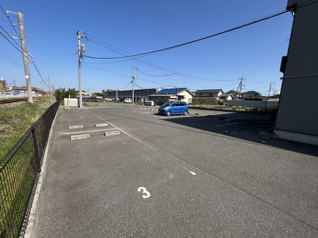 【福山市駅家町大字万能倉のアパートの駐車場】