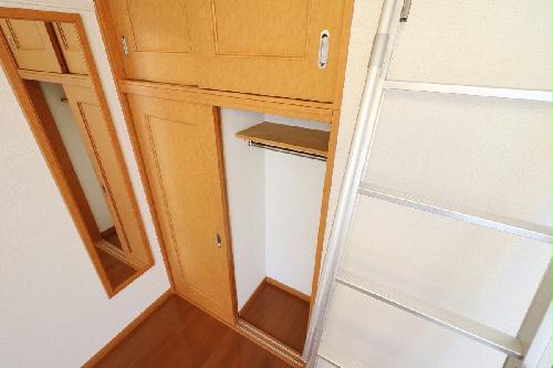 収納　上下に豊富なクローゼット収納スペースを確保！