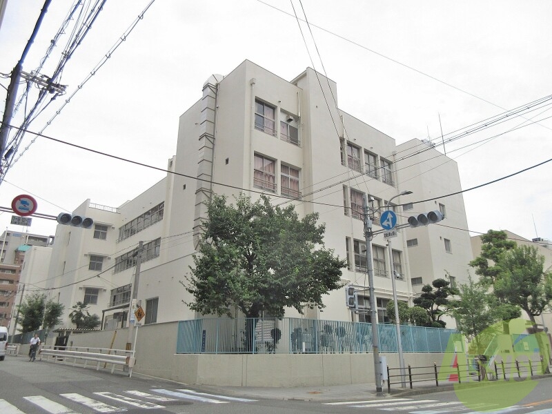 【大阪市中央区釣鐘町のマンションの小学校】