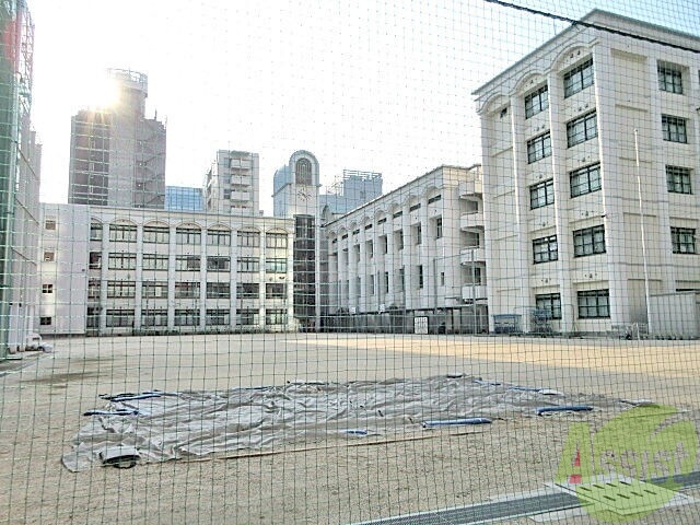 【大阪市中央区釣鐘町のマンションの小学校】