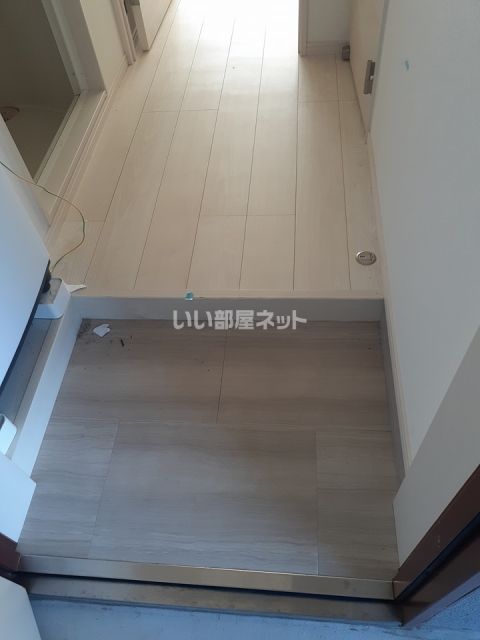 【MODERN PALAZZO 水辺の森の玄関】