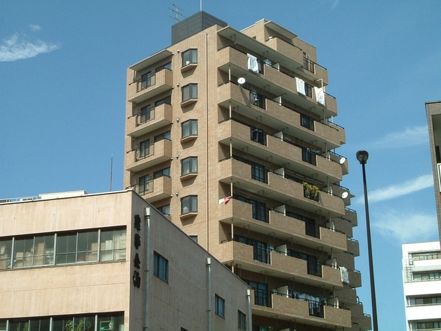 横浜市神奈川区青木町のマンションの建物外観