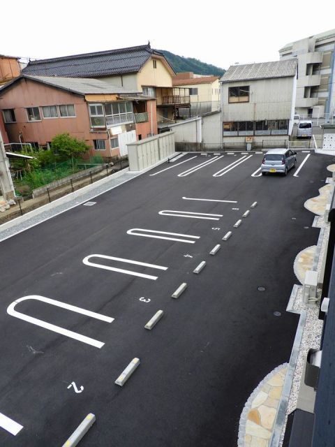 【カーサ　ルーナの駐車場】