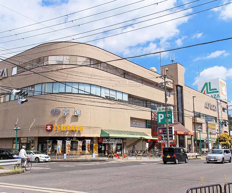 【大津市大将軍のアパートのスーパー】