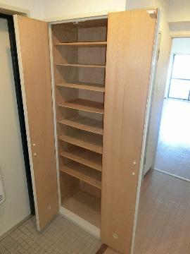 シャロームＤ棟　収納　シューズＢＯＸ