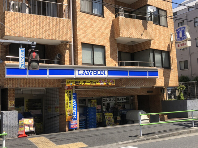 コンビニ　ローソン麻布三ノ橋店（コンビニ）まで218m