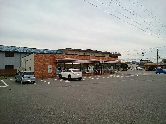 コンビニ　セブンイレブン（コンビニ）まで800m