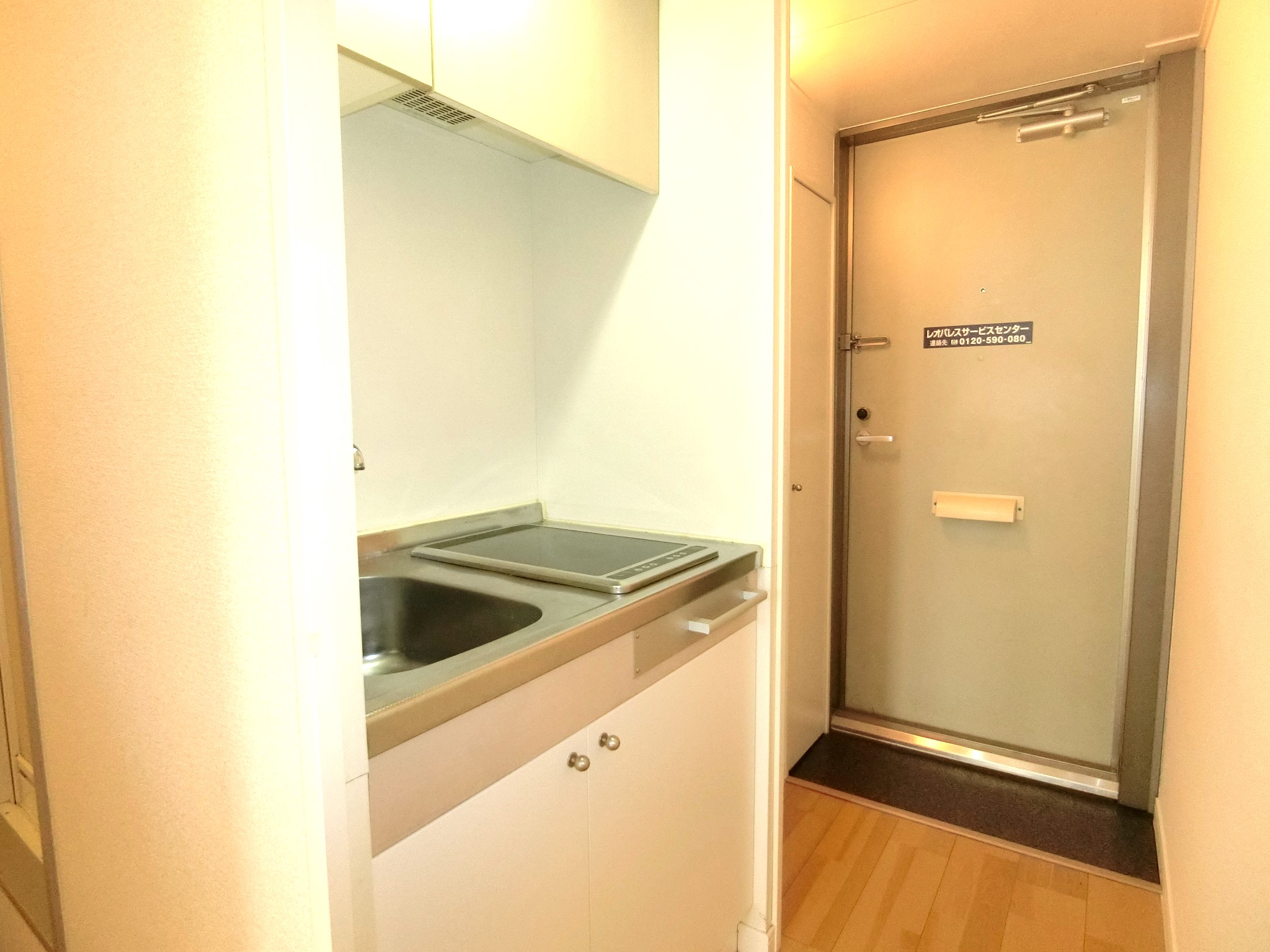 キッチン　２口コンロ付で冷蔵庫置き場もございます☆