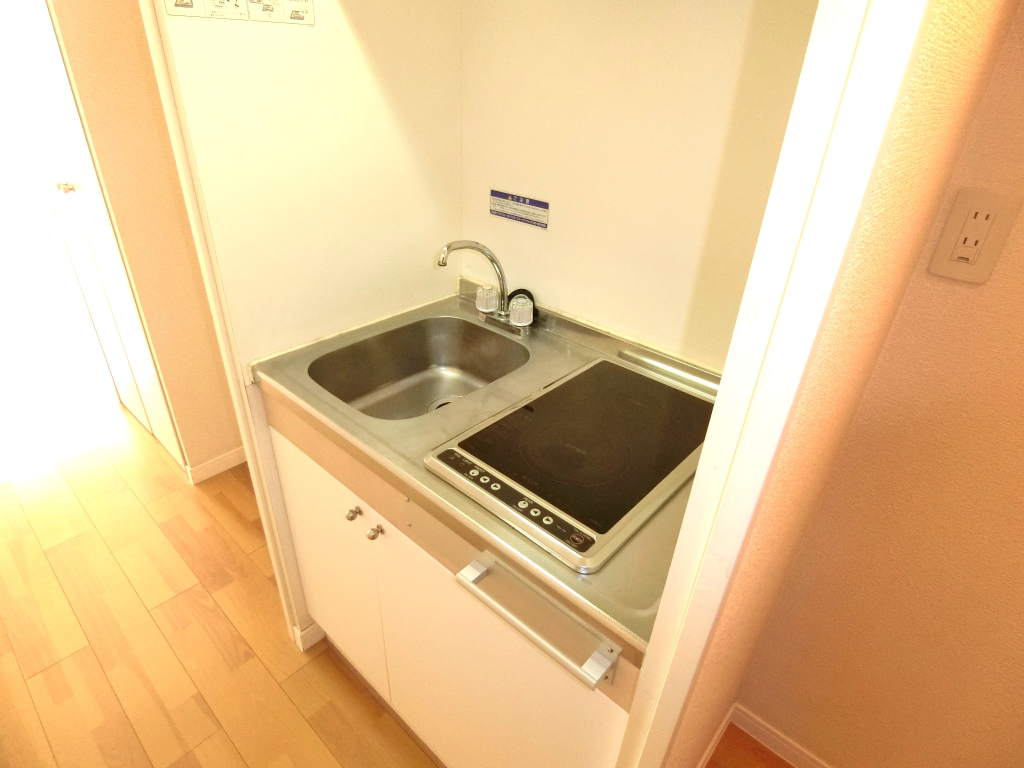 その他設備　２口コンロ付で冷蔵庫置き場もございます☆