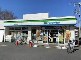 コンビニ　ファミリーマート 狛江西野川店（コンビニ）まで210m