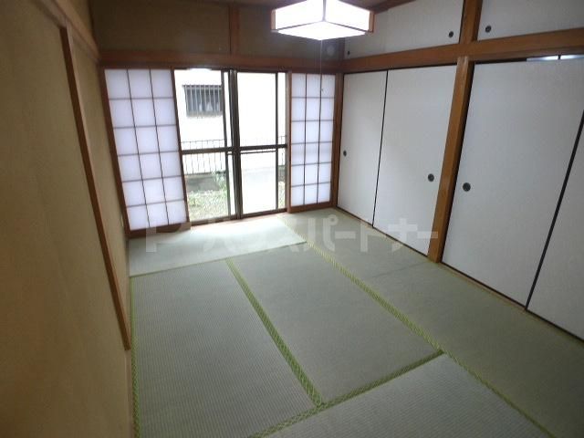 玄関　※前回の入居前の写真です※