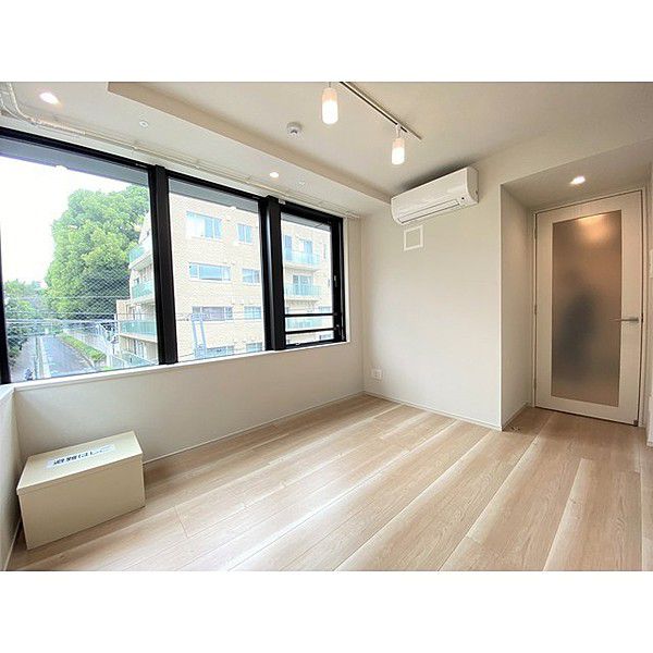 居室・リビング　※別部屋参考写真