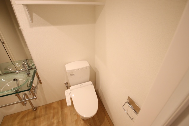 トイレ　※別室の参考写真の為、現況優先です。
