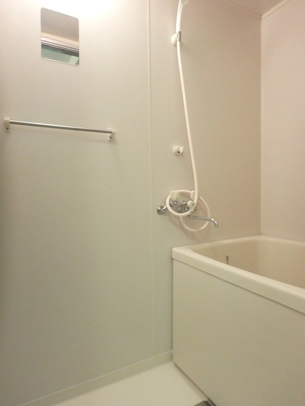 バス・シャワールーム　ゆったりとした浴室