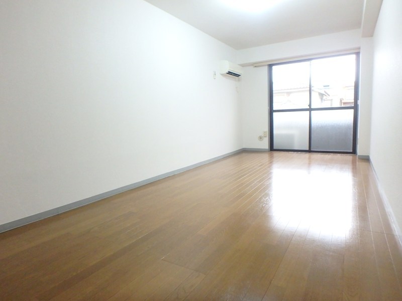 その他部屋・スペース　居室は10帖あり広々としています